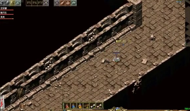 战役中跟随大部队进犯城门用道士的群体治疗术或法师的魔法盾辅助